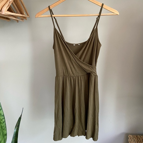 Army Green Romper - Garage Size XS - Picture 1 of 4